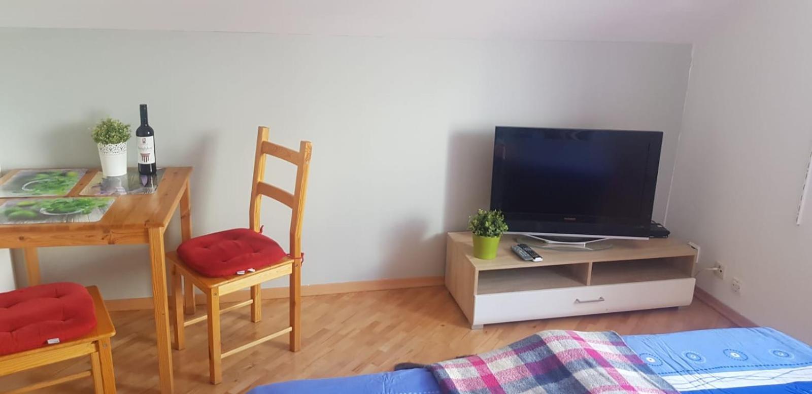 Czerwony Kamien Rubin Daire Sianozety Oda fotoğraf